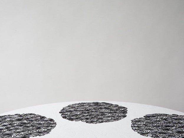 Chilewich Daisy 14 Placemat Set of 4 - Black - Image 3
